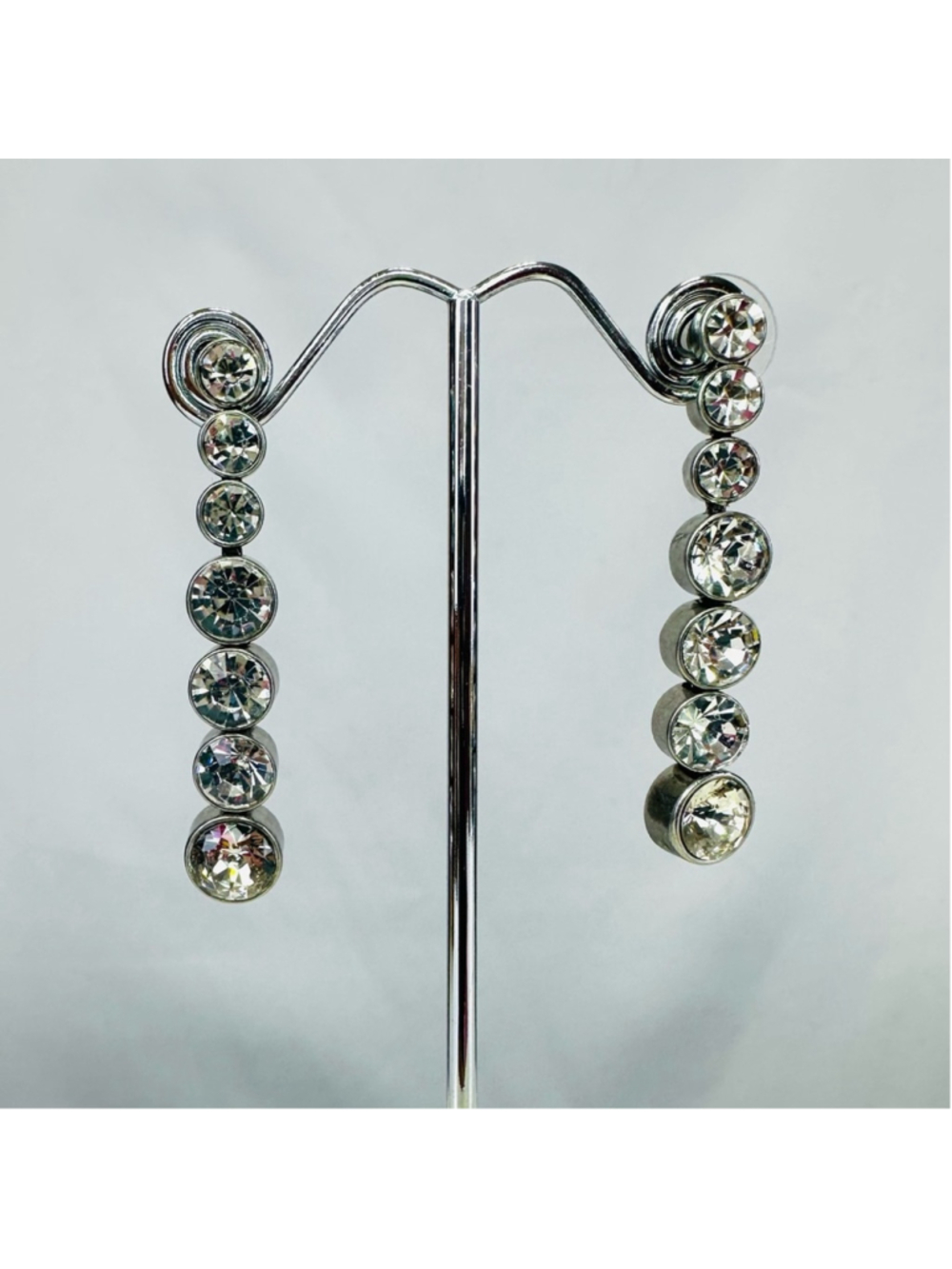 Banana Republic 7 crystal dangle pierced earrings silver tone clear Elegant